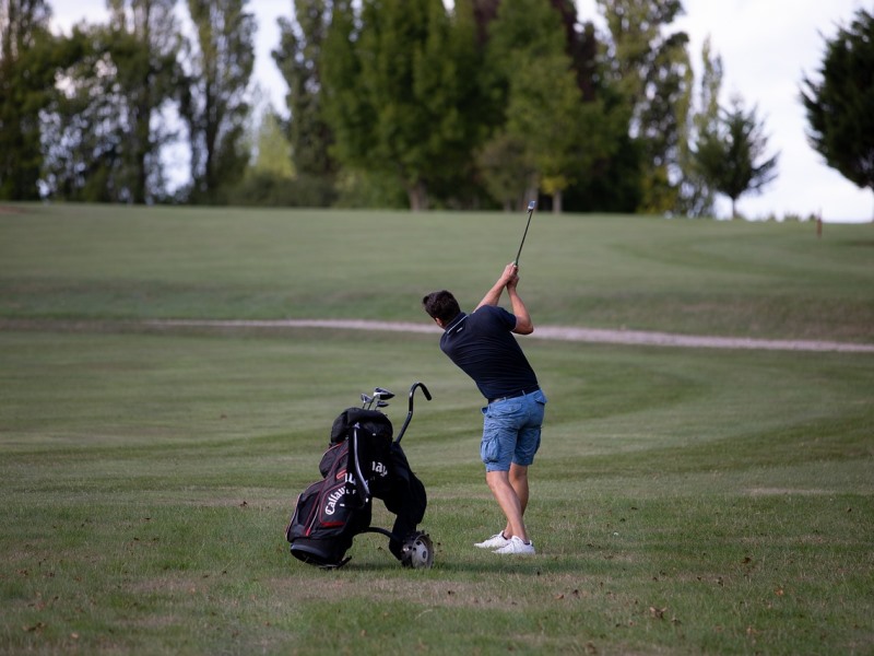 Image one about Golfing in Amber Valley